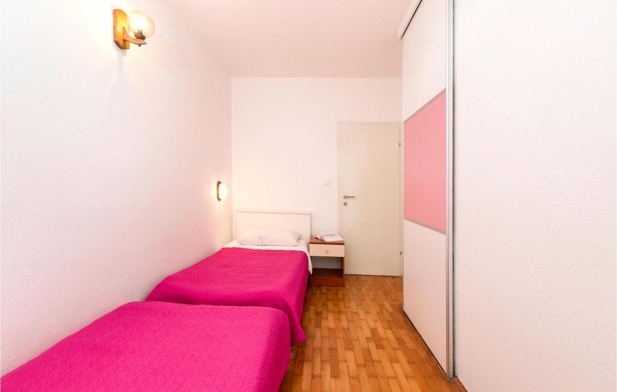 Stunning In With Kitchen Apartman