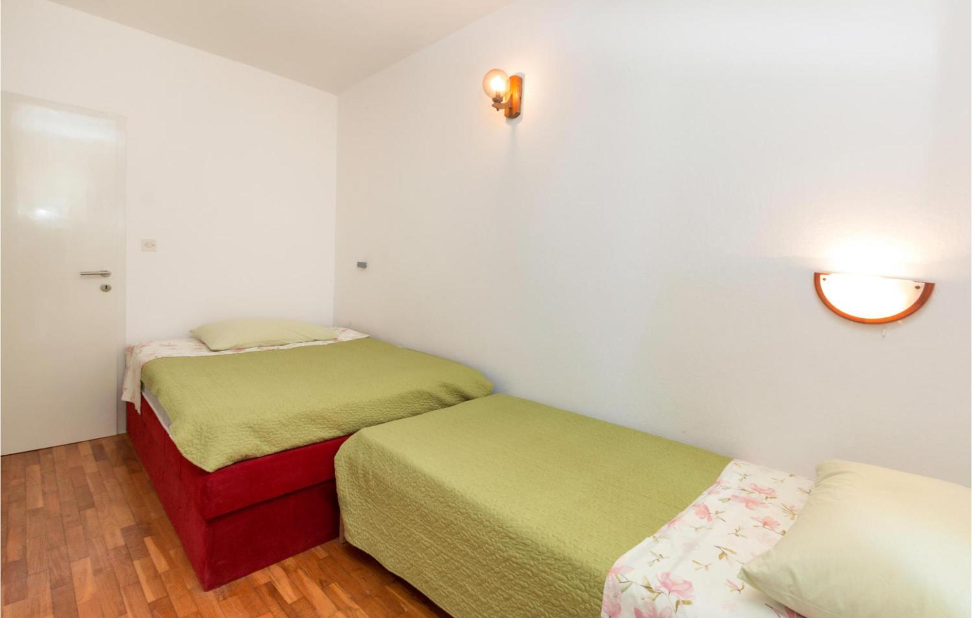 Apartman Stunning In With Kitchen