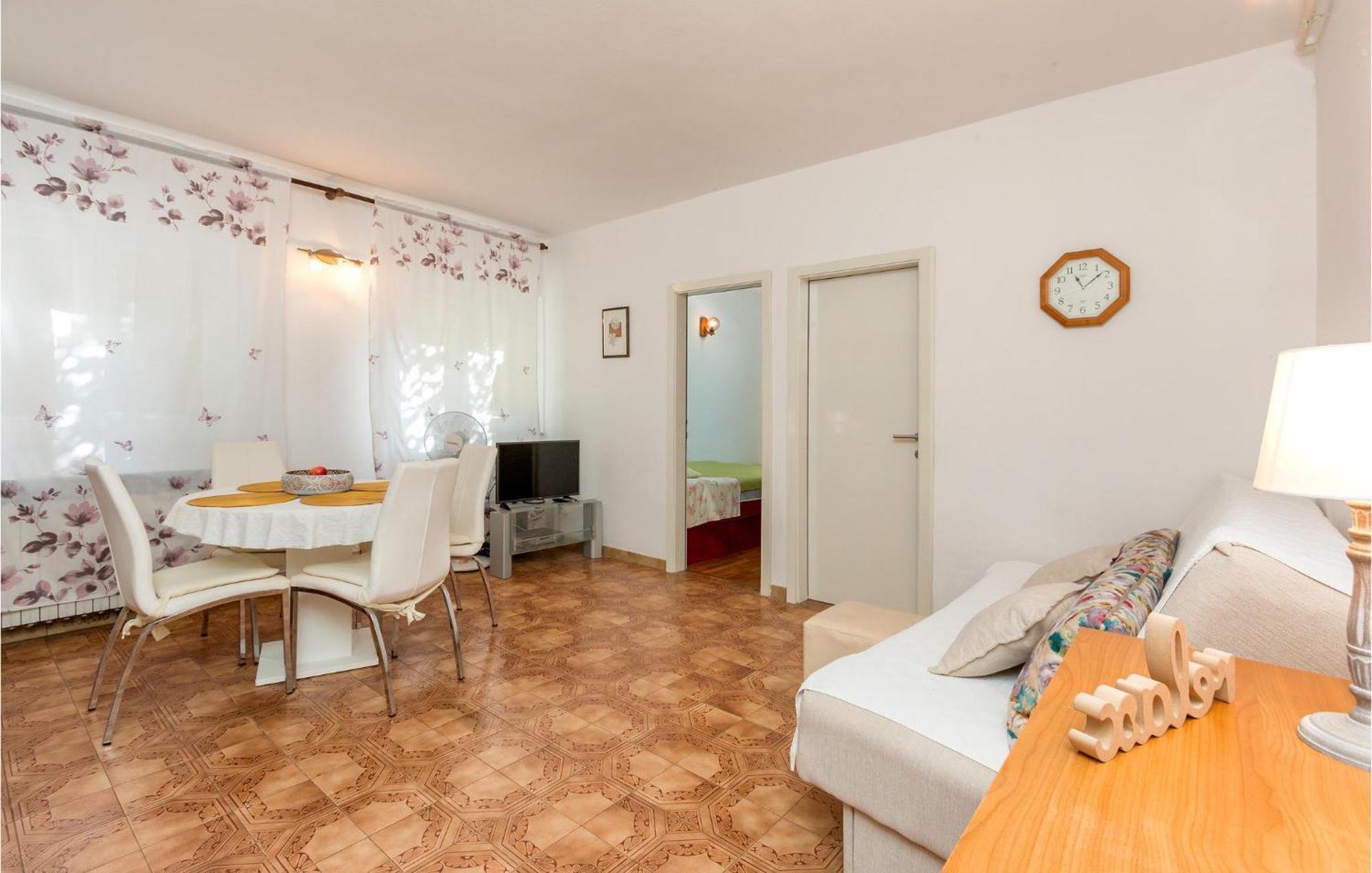 Apartman Stunning In With Kitchen Pula